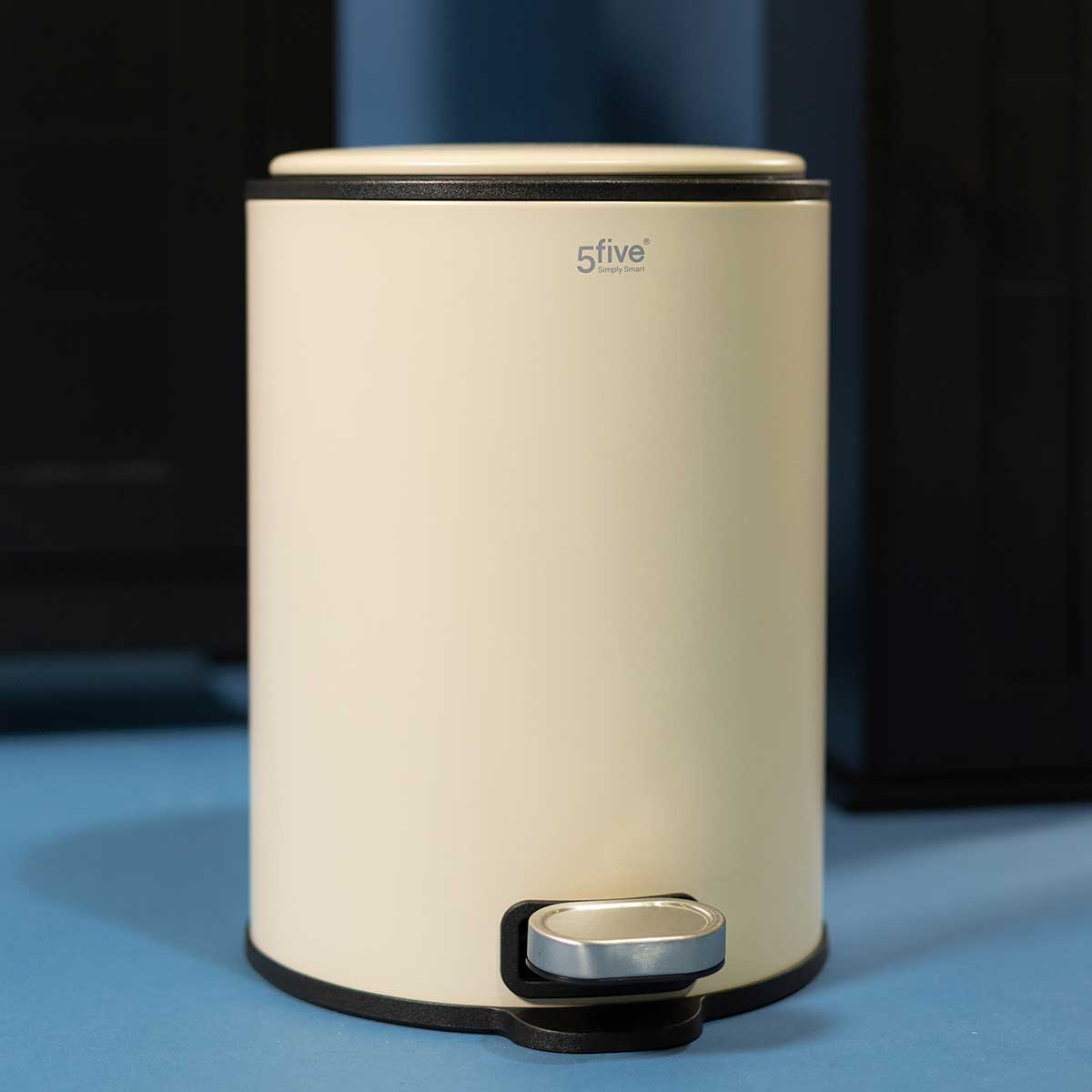 Balde do lixo com pedal DELTA bege em metal 6l