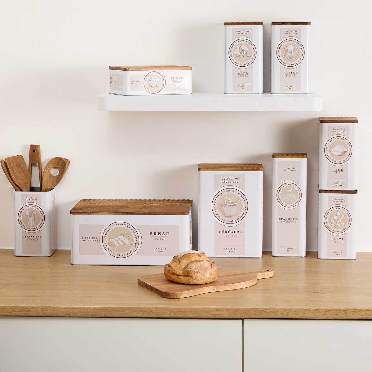 Lata para cereais bege de metal com tampa