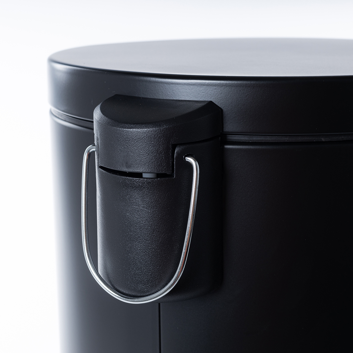 Balde do lixo preto com tampa soft close 30l