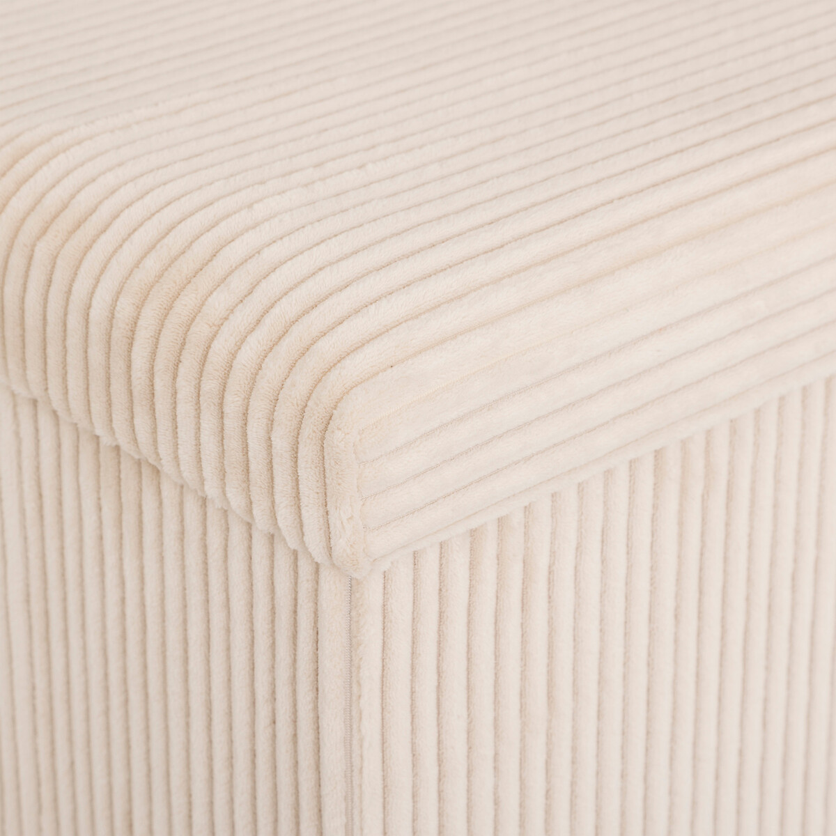 Pufe com arruma&ccedil;&atilde;o marfim