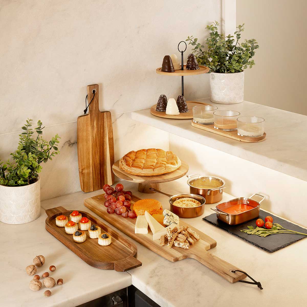 T&aacute;bua de apresenta&ccedil;&atilde;o em madeira ac&aacute;cia 40cm