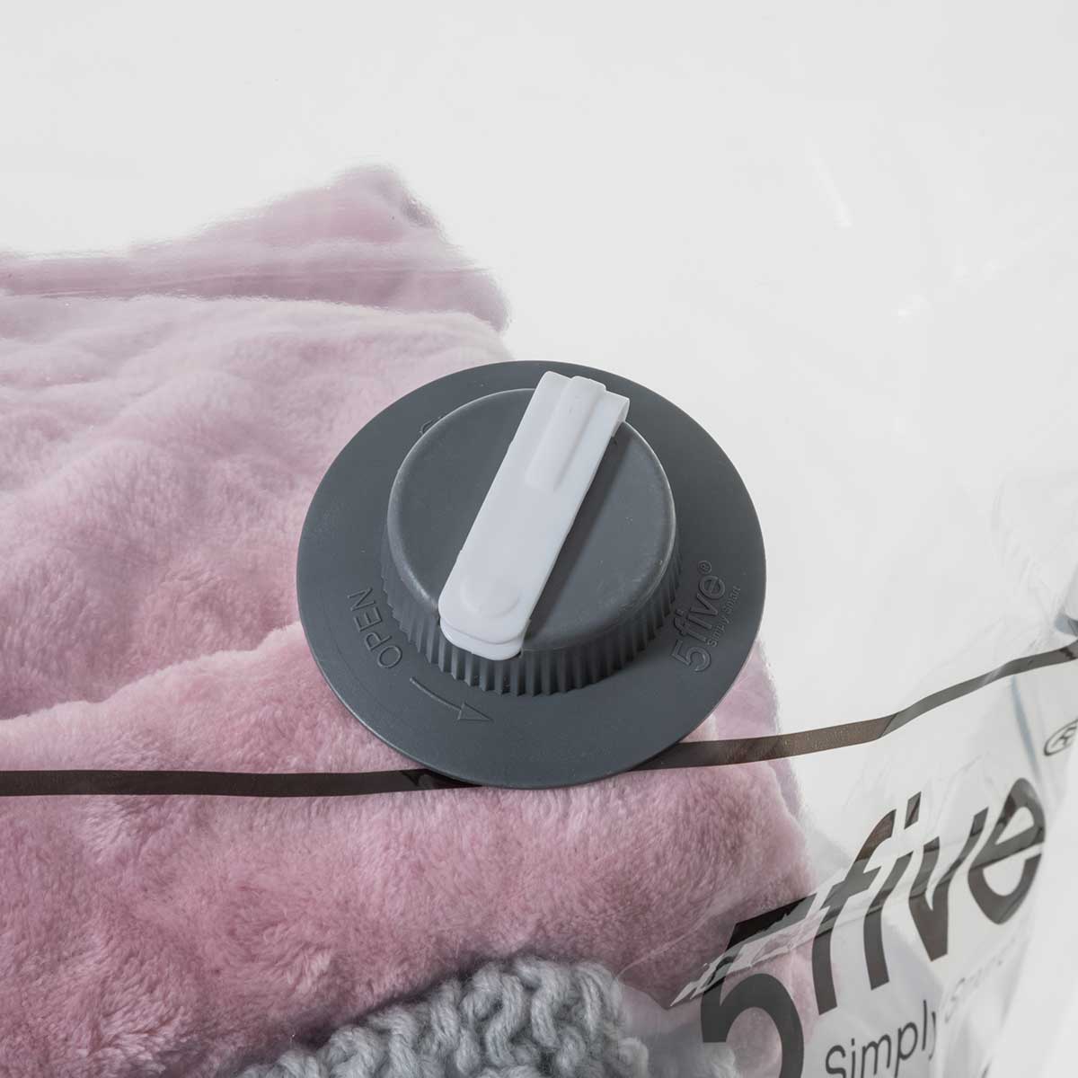 Caixa de arruma&ccedil;&atilde;o preta em v&aacute;cuo