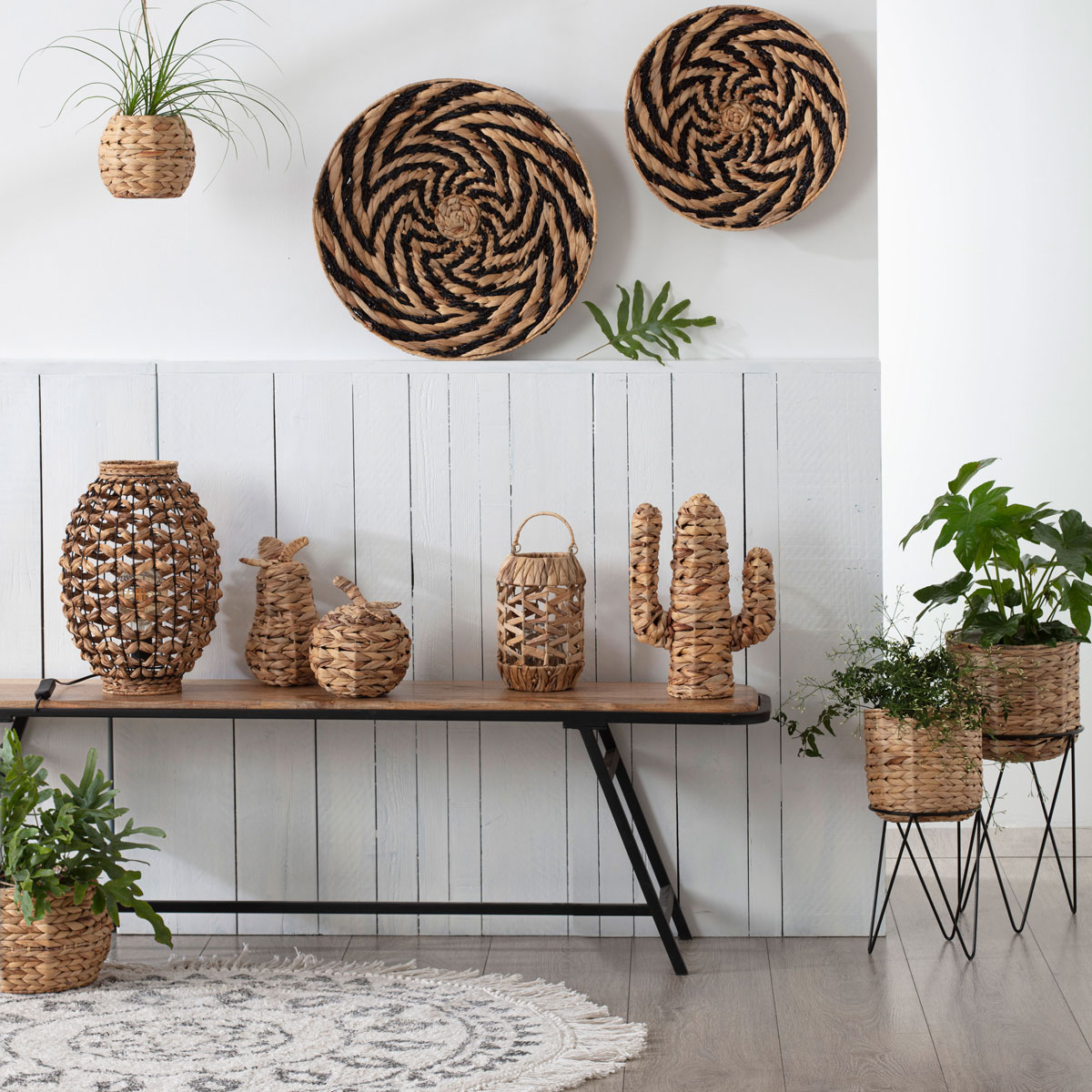 Vaseira NEELA bege em jacinto de &aacute;gua 53cm