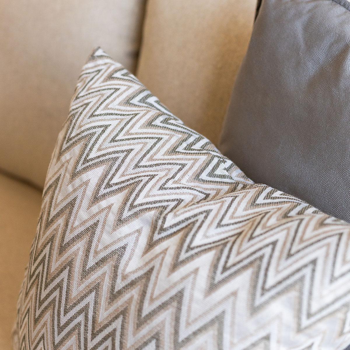 Almofada decorativa VEXUS verde e bege 50x50cm