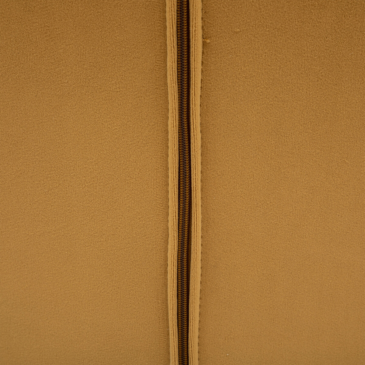 Poltrona EVAN ocre em veludo