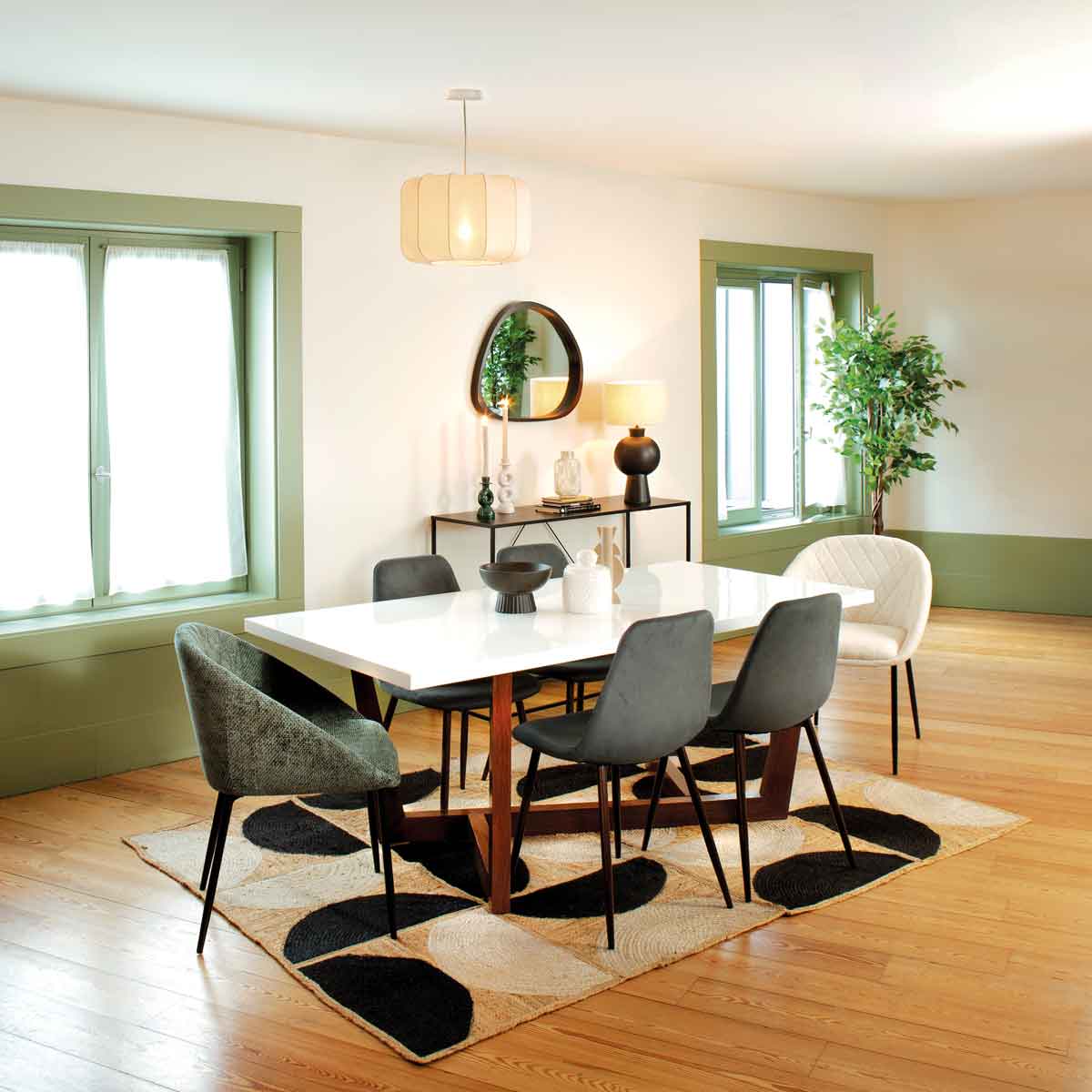 Cadeir&atilde;o em tecido bege SELISO