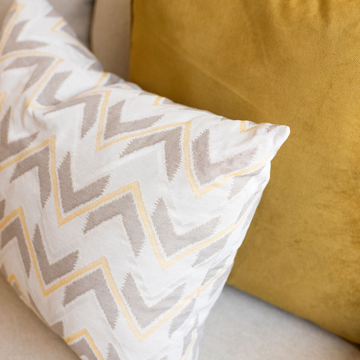 Almofada VIBES amarelo e bege 45x60cm