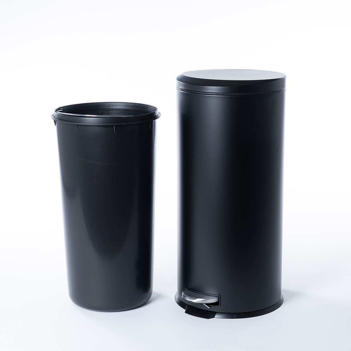 Balde do lixo preto com tampa soft close 30l