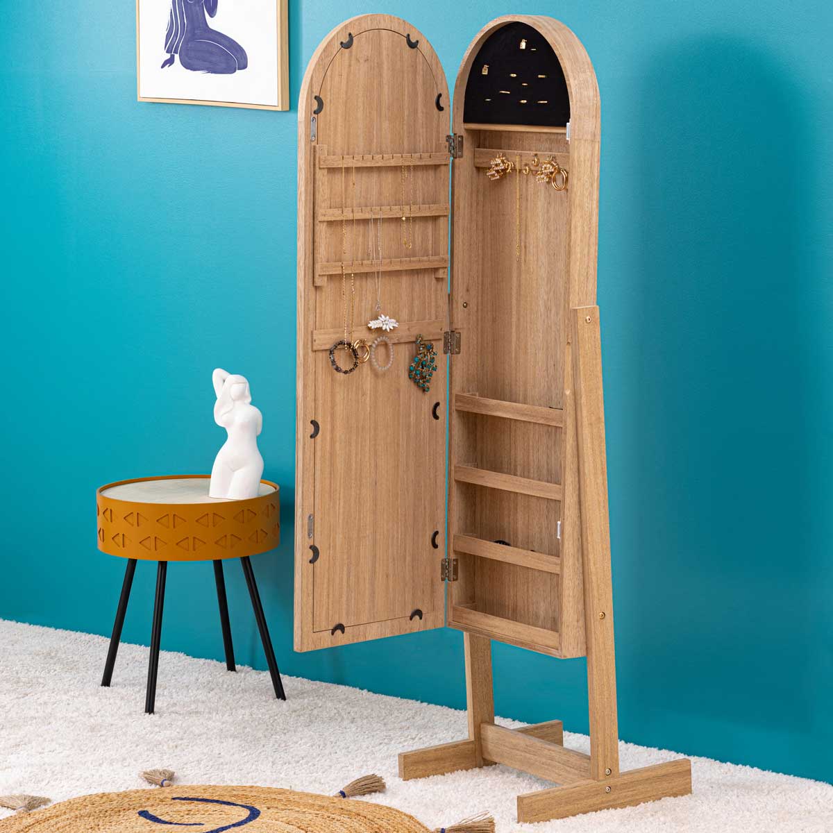 Espelho de ch&atilde;o bege com m&oacute;vel de bijuteria